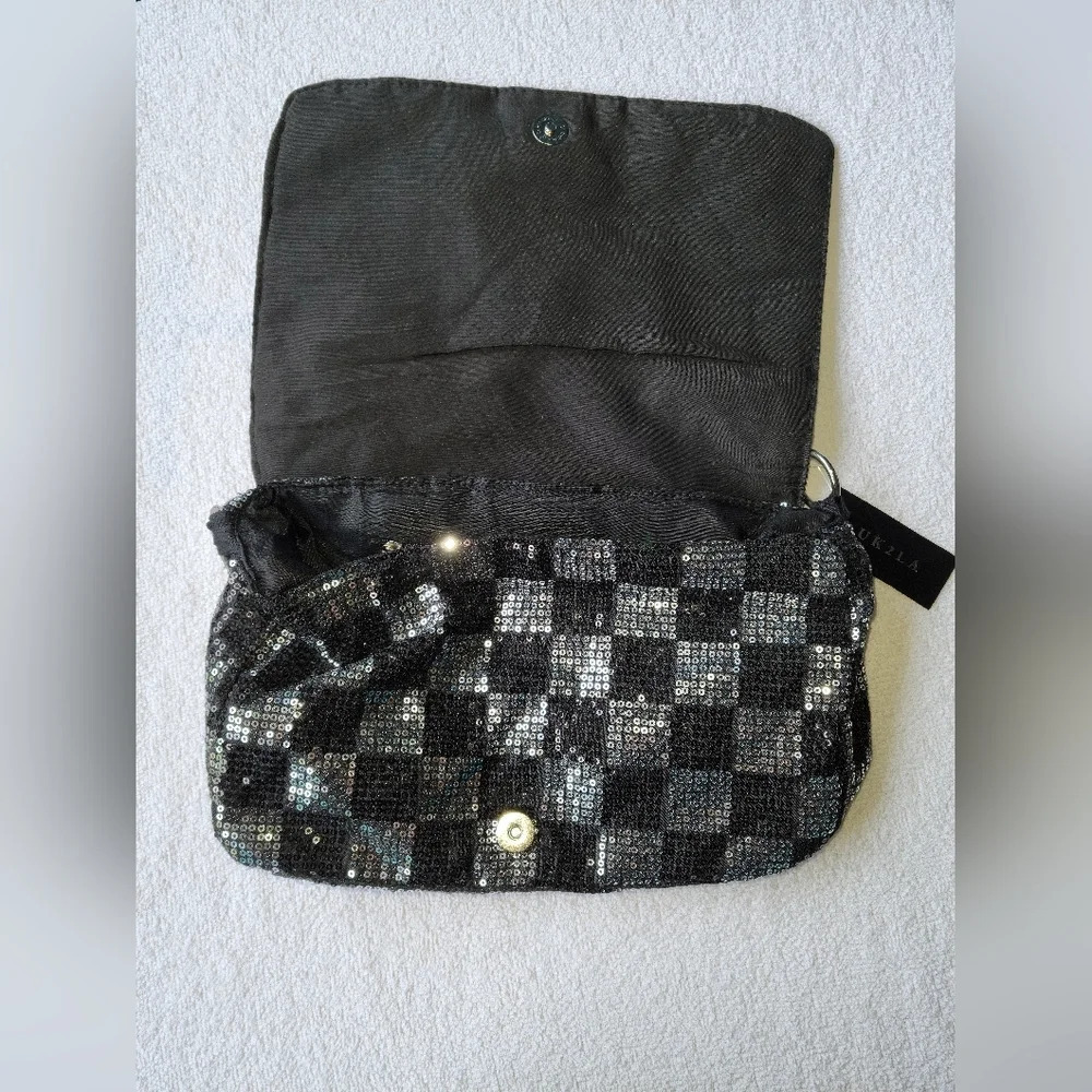 NWT UK2LA Black and Silver Sequin Purse cross  body clutch with Chain Strap - Picture 5 of 14
